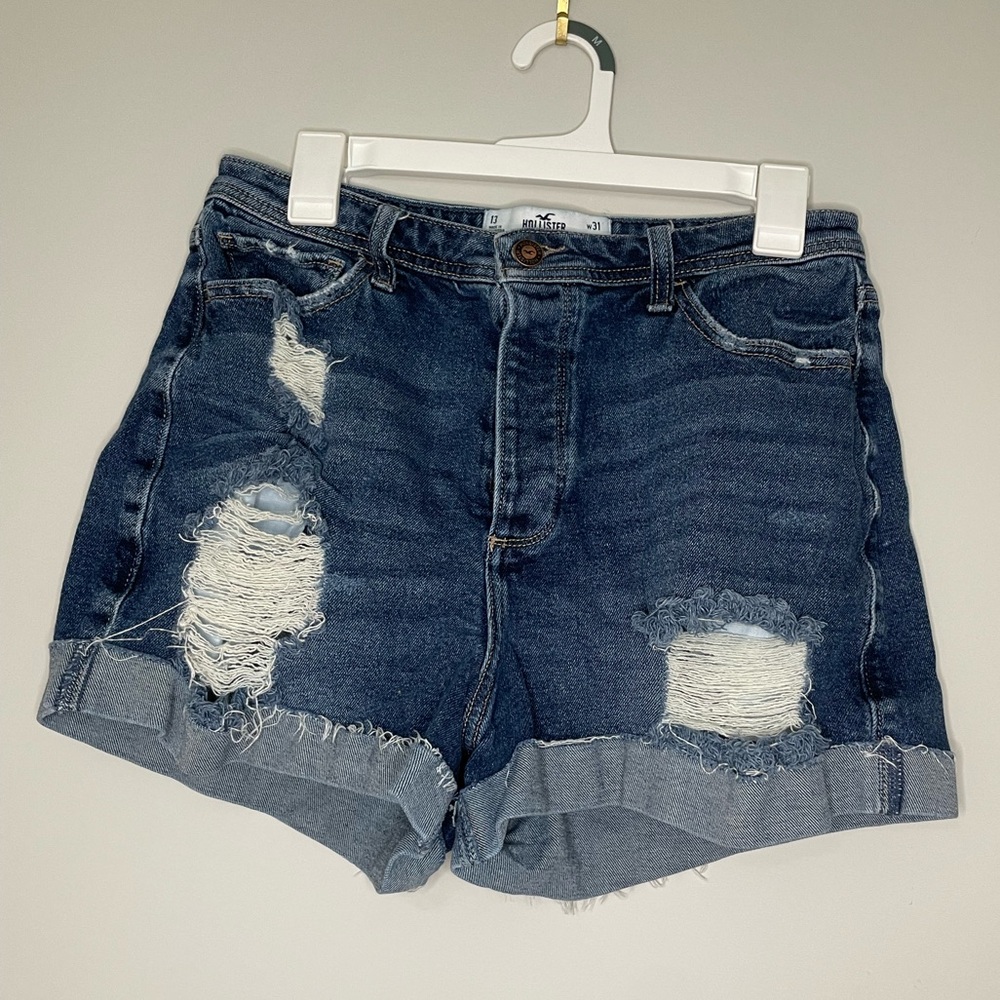 Hollister Curvy Ultra High-Rise Mom Short 3’’